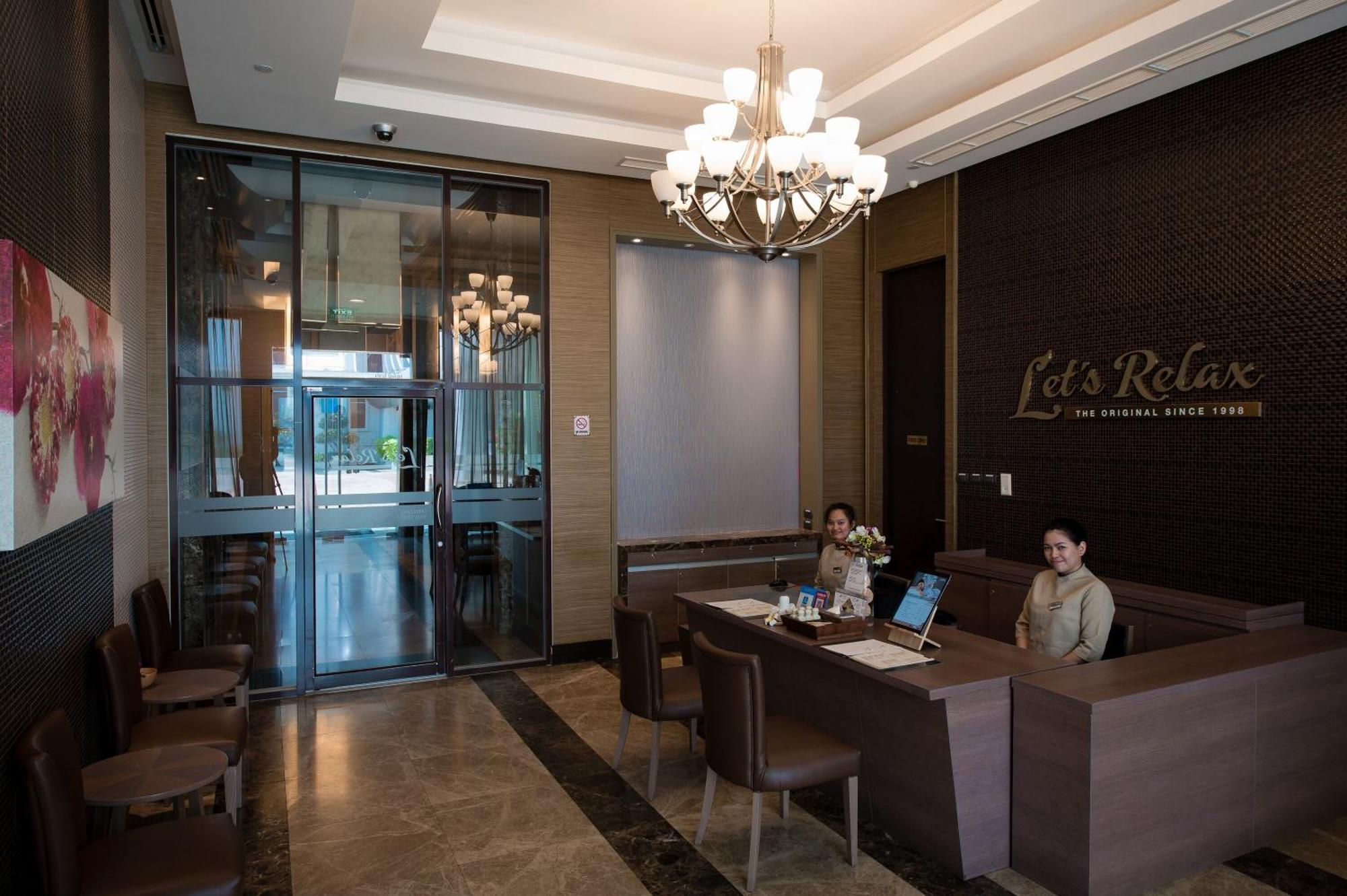 The Berkeley Hotel Pratunam Бангкок Экстерьер фото Lobby