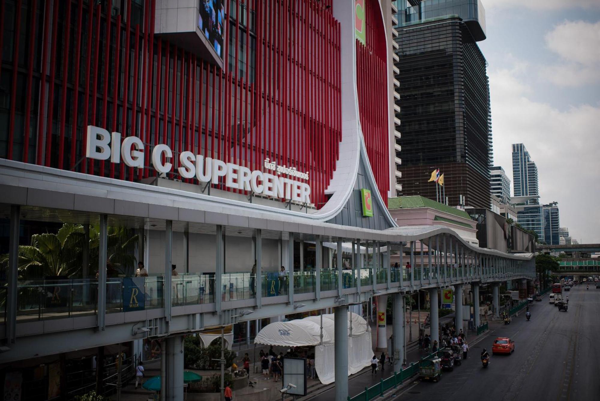The Berkeley Hotel Pratunam Бангкок Экстерьер фото Big C in Bangkok, Thailand