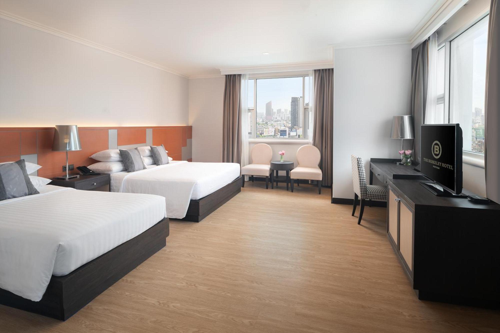 The Berkeley Hotel Pratunam Бангкок Экстерьер фото Deluxe Room