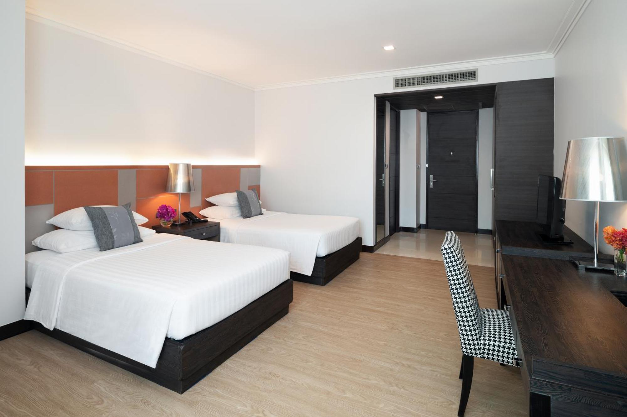 The Berkeley Hotel Pratunam Бангкок Экстерьер фото Deluxe Room